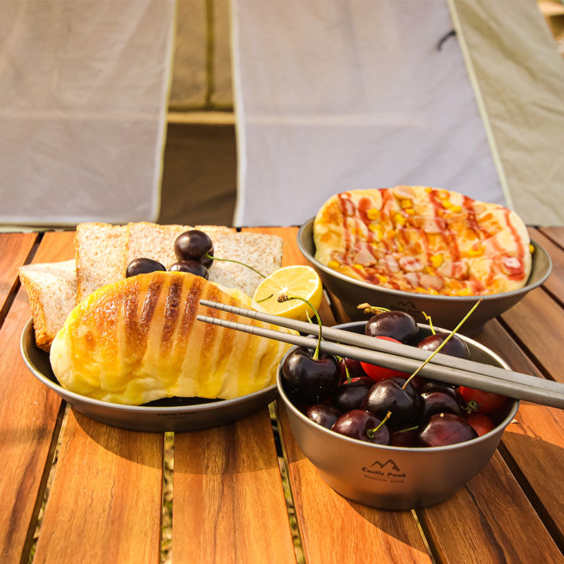 Titanium alloy bowl, plate, and dish set